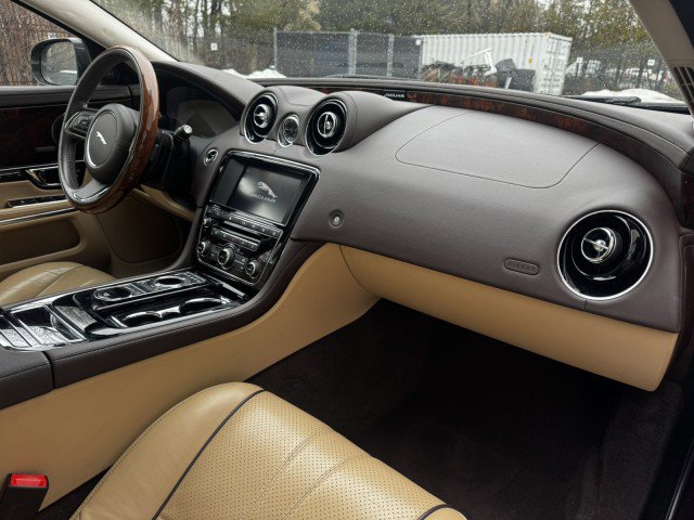 Used 2016 Jaguar XJ R-Sport RWD image 33