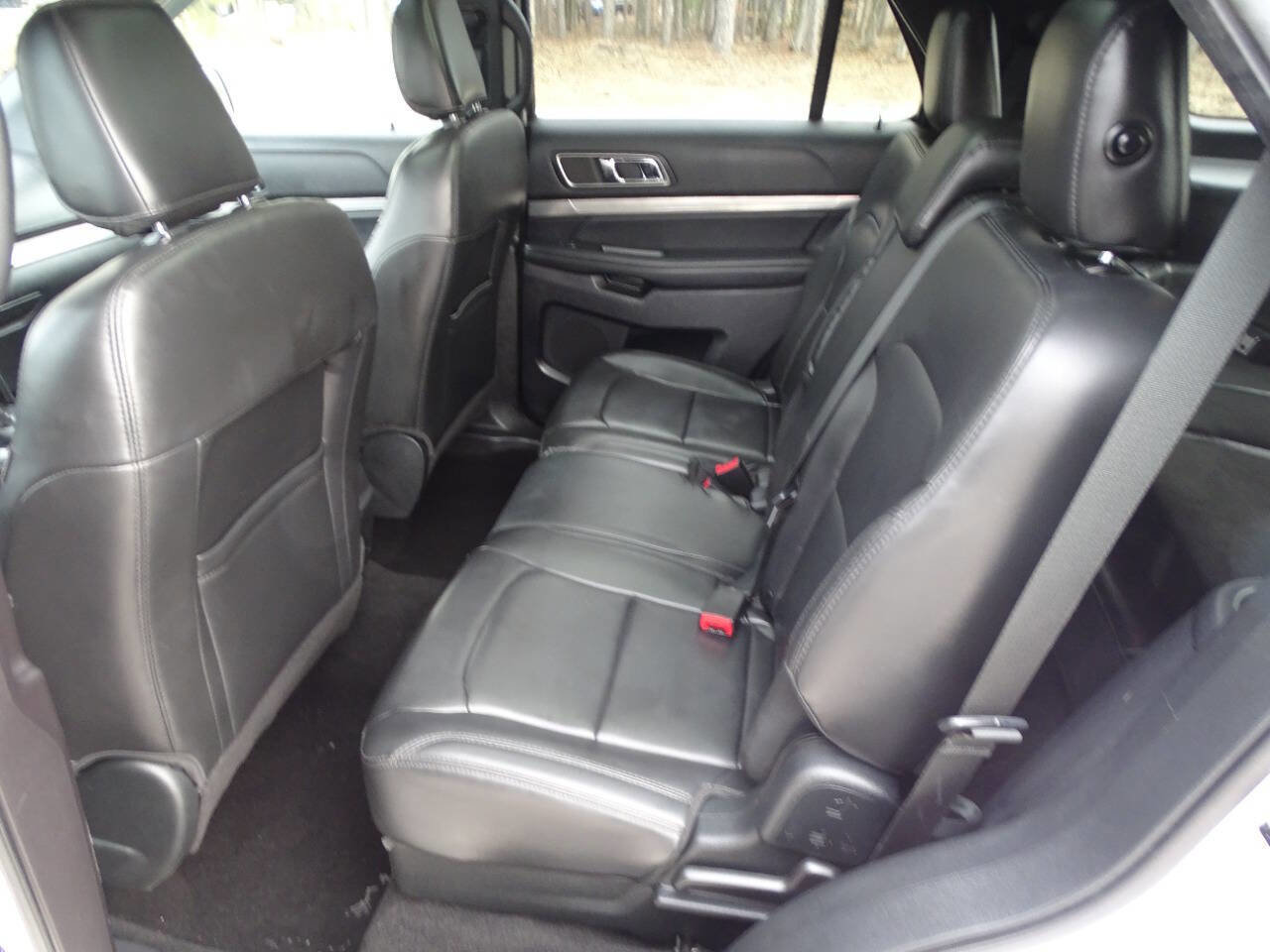 Used 2019 Ford Explorer XLT w/ Equipment Group 202A image 36