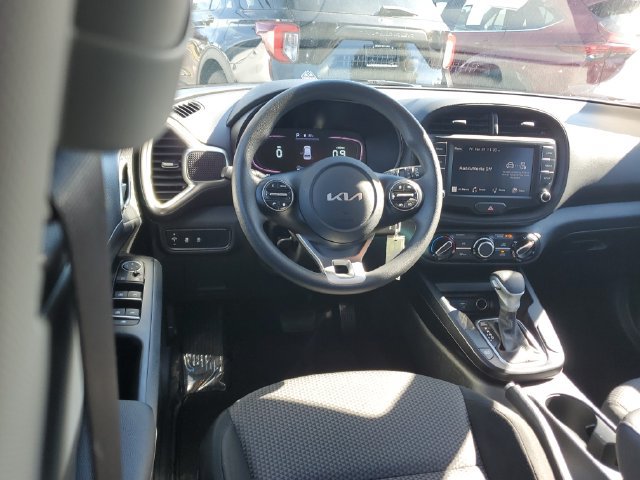 Used 2023 Kia Soul LX w/ LX Technology Package FWD image 10