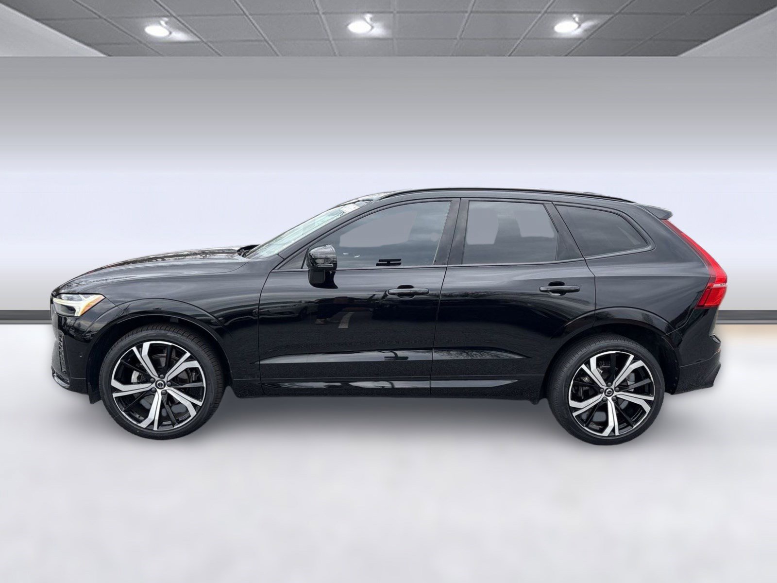 Certified 2023 Volvo XC60 B5 Ultimate image 2