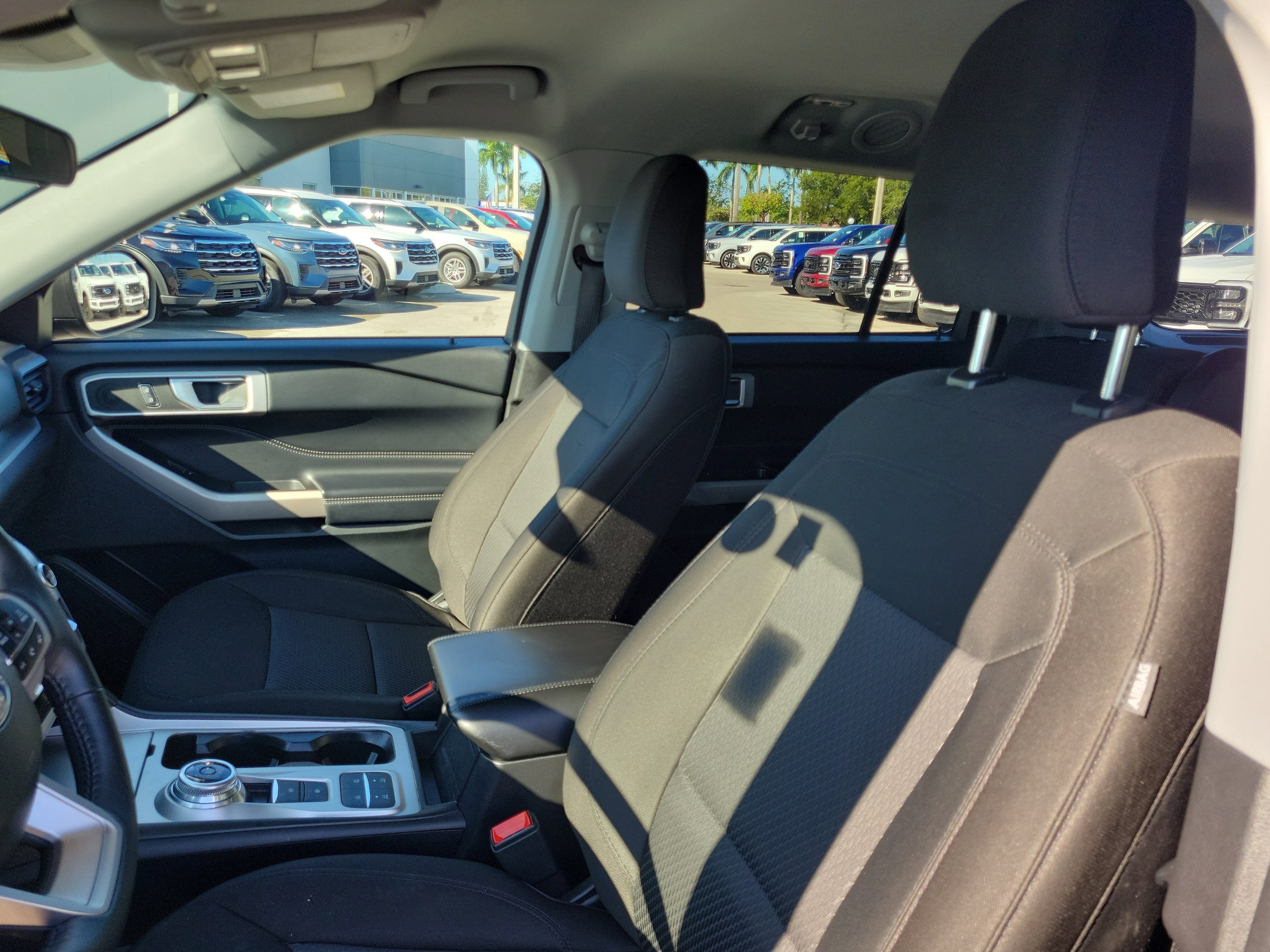 Used 2023 Ford Explorer XLT image 9