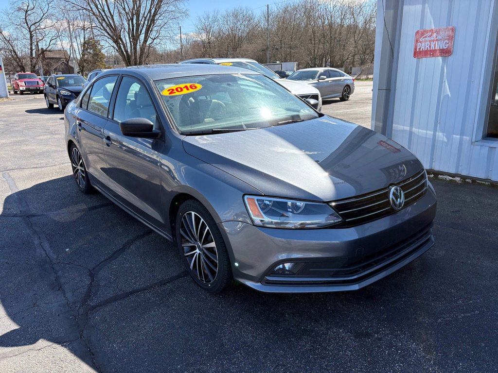 Used 2016 Volkswagen Jetta Sport image 1