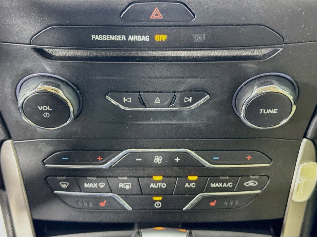 Used 2018 Ford Edge SEL w/ Equipment Group 201A FWD image 18