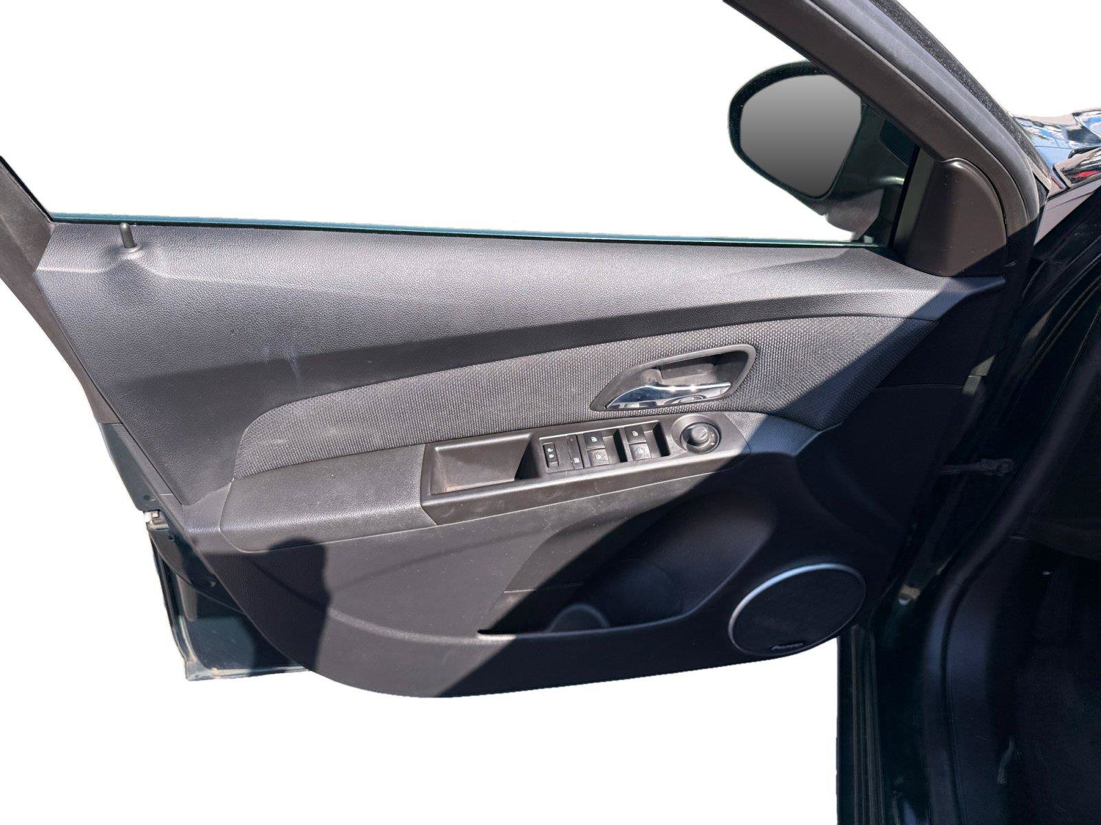 Used 2015 Chevrolet Cruze LT w/ Sun And Sound Package FWD image 9