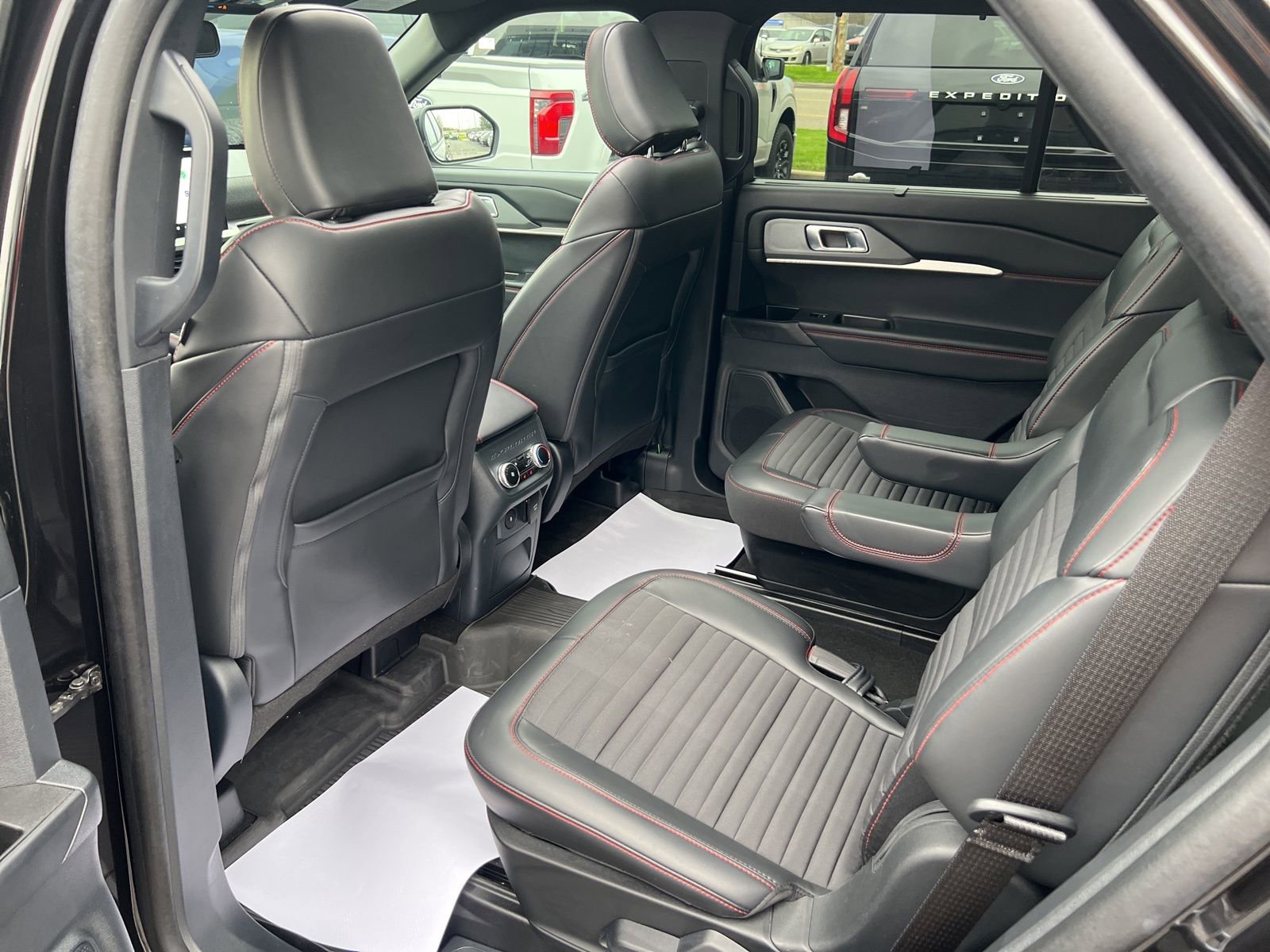 Used 2025 Ford Explorer ST-Line w/ Premium Package AWD/4WD image 44