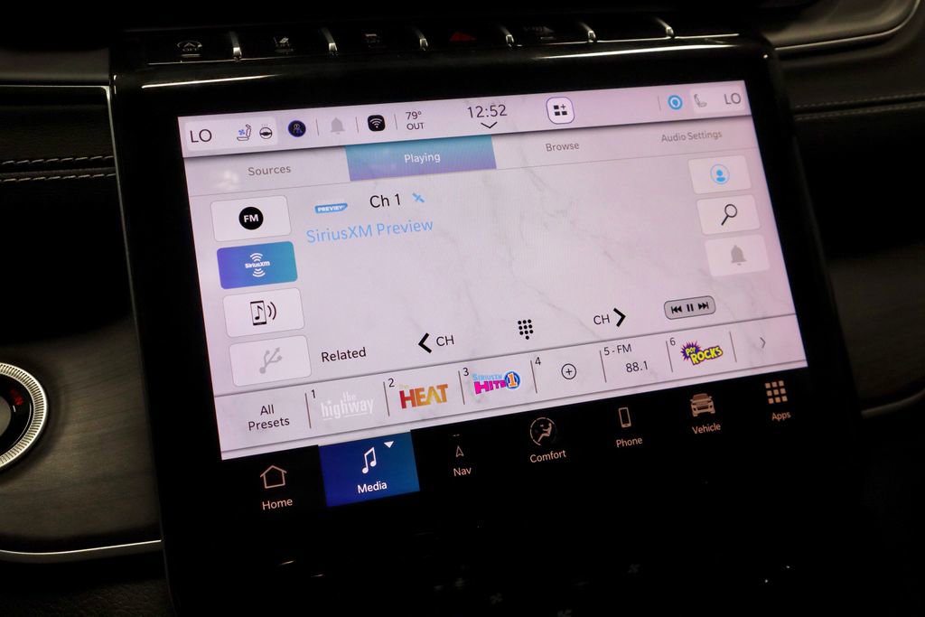 Used 2024 Jeep Grand Cherokee Limited w/ Luxury Tech Group II image 4