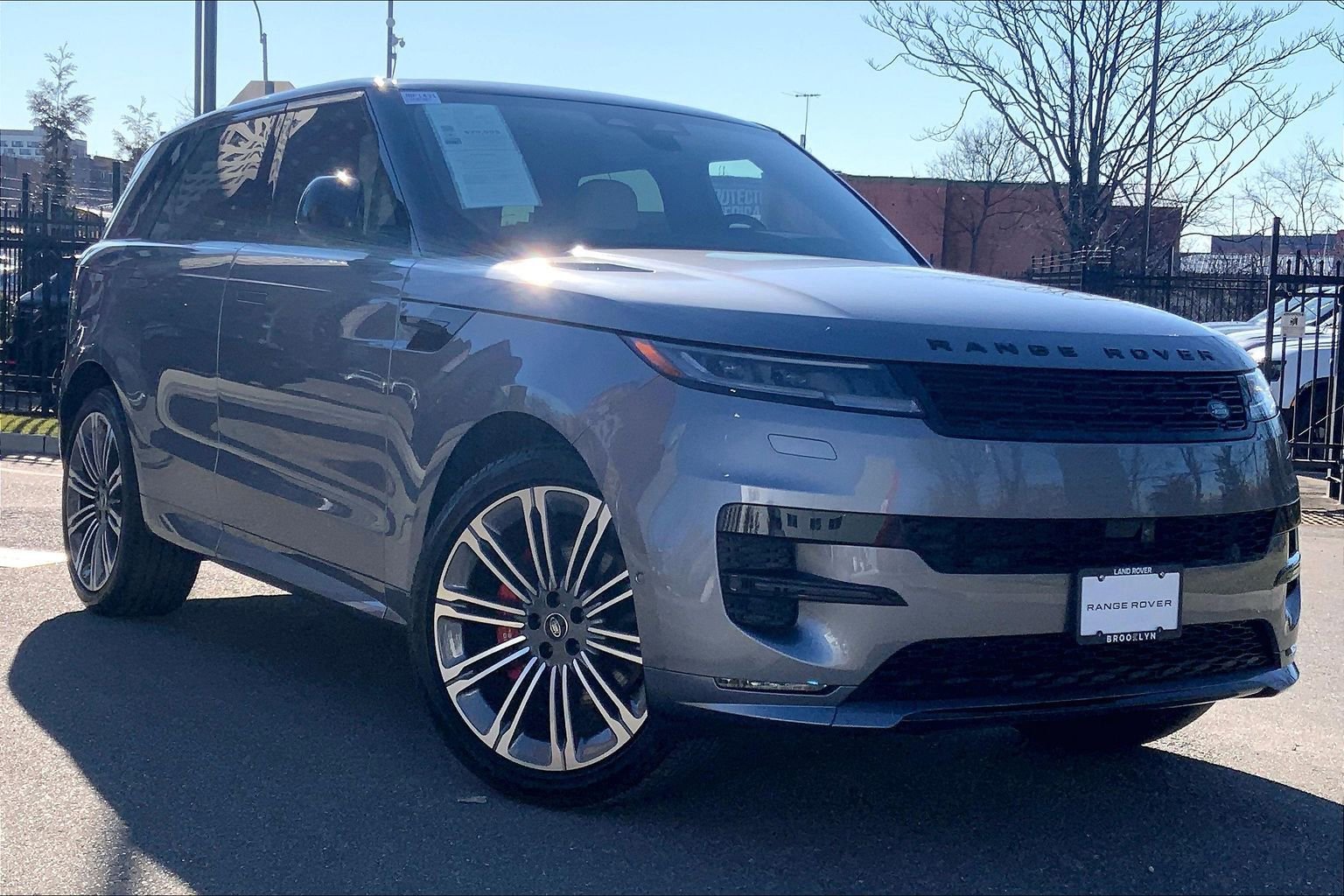 Used 2024 Land Rover Range Rover Sport Dynamic SE image 2