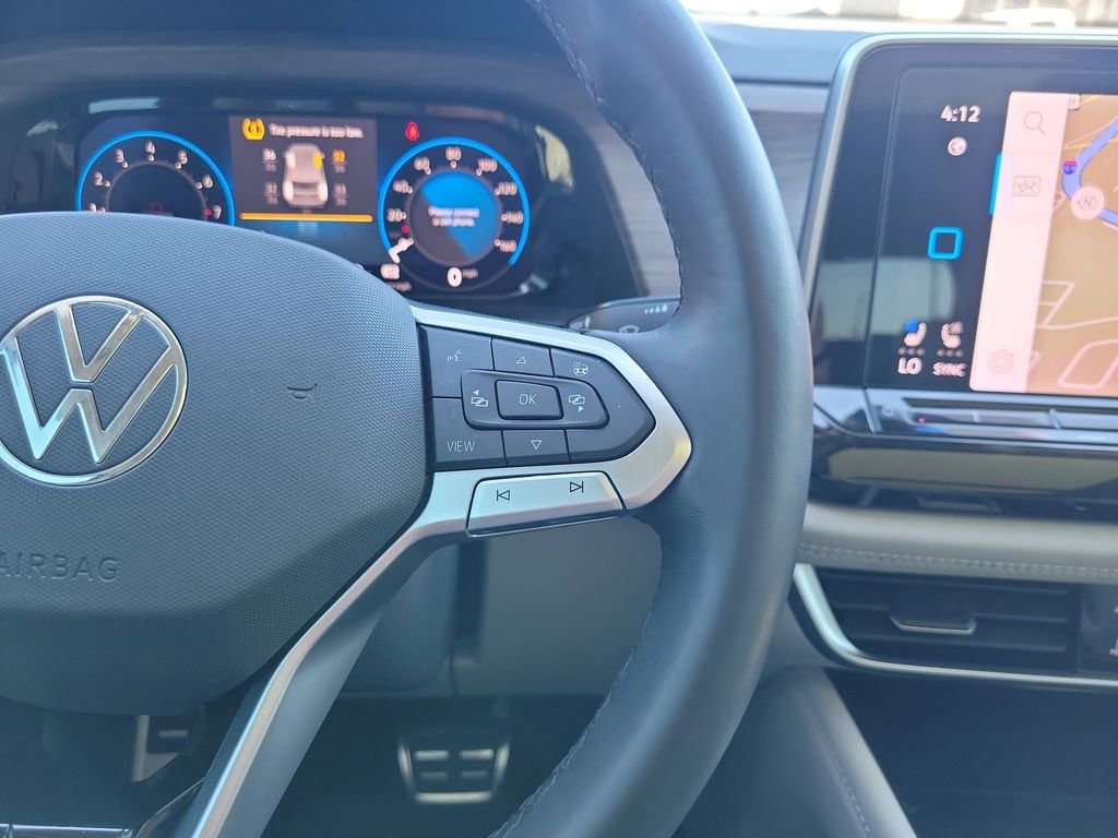 Used 2024 Volkswagen Atlas SEL Premium R-Line image 21