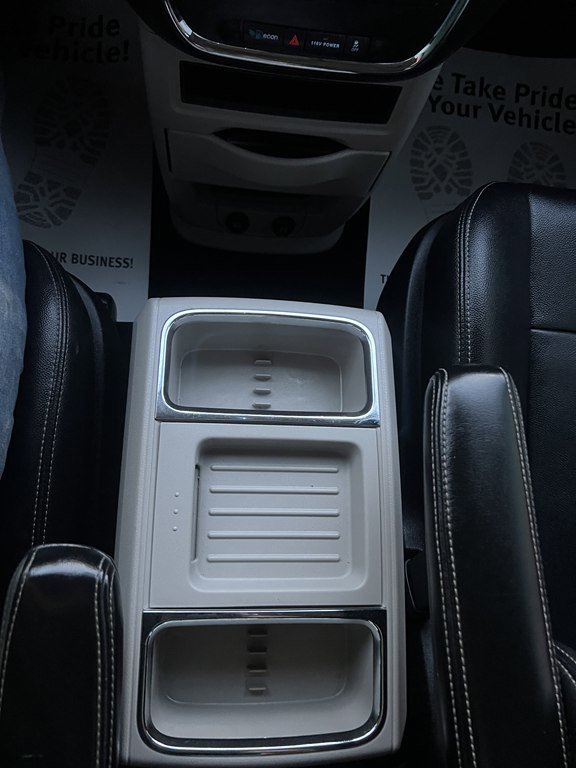 Used 2014 Chrysler Town & Country Touring FWD image 21