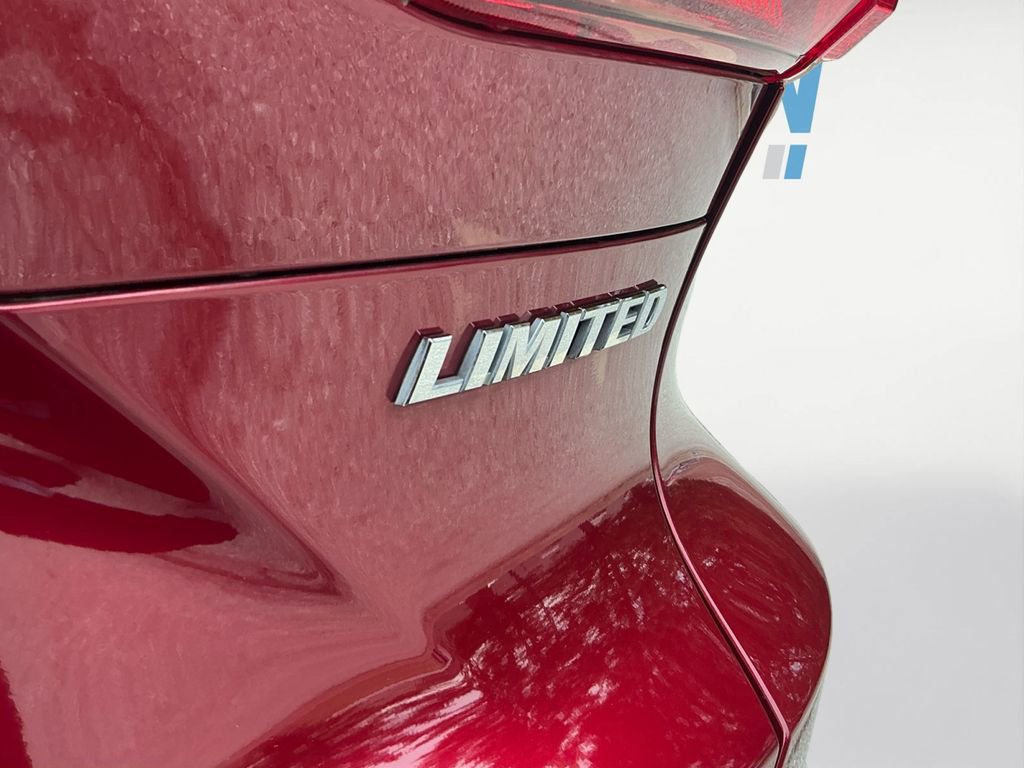 Used 2024 Toyota Venza Limited image 23