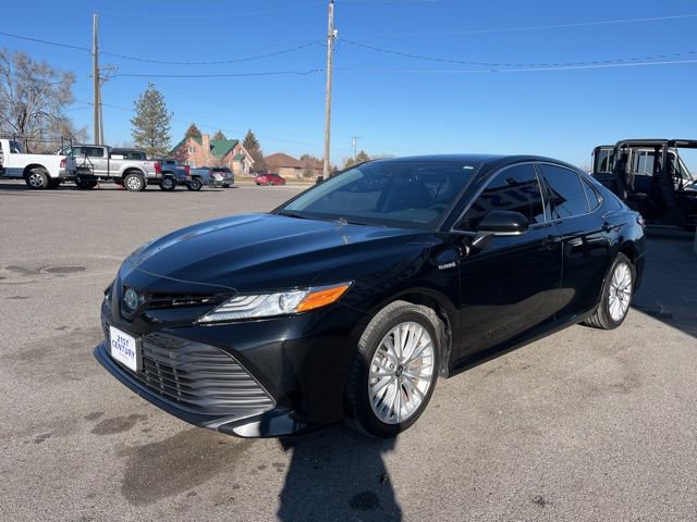 Used 2020 Toyota Camry XLE image 3