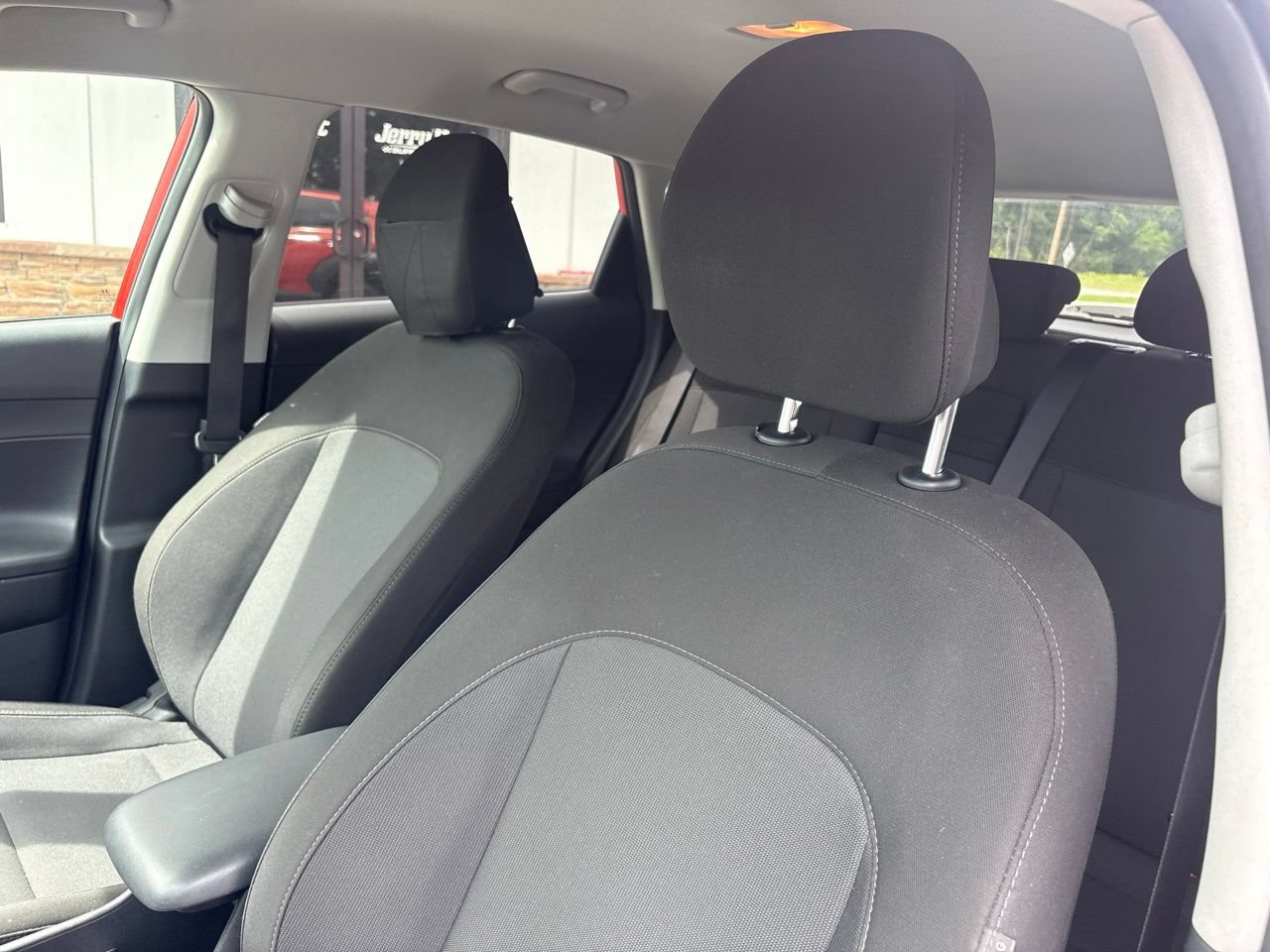 Used 2024 Hyundai Kona SEL AWD/4WD image 3