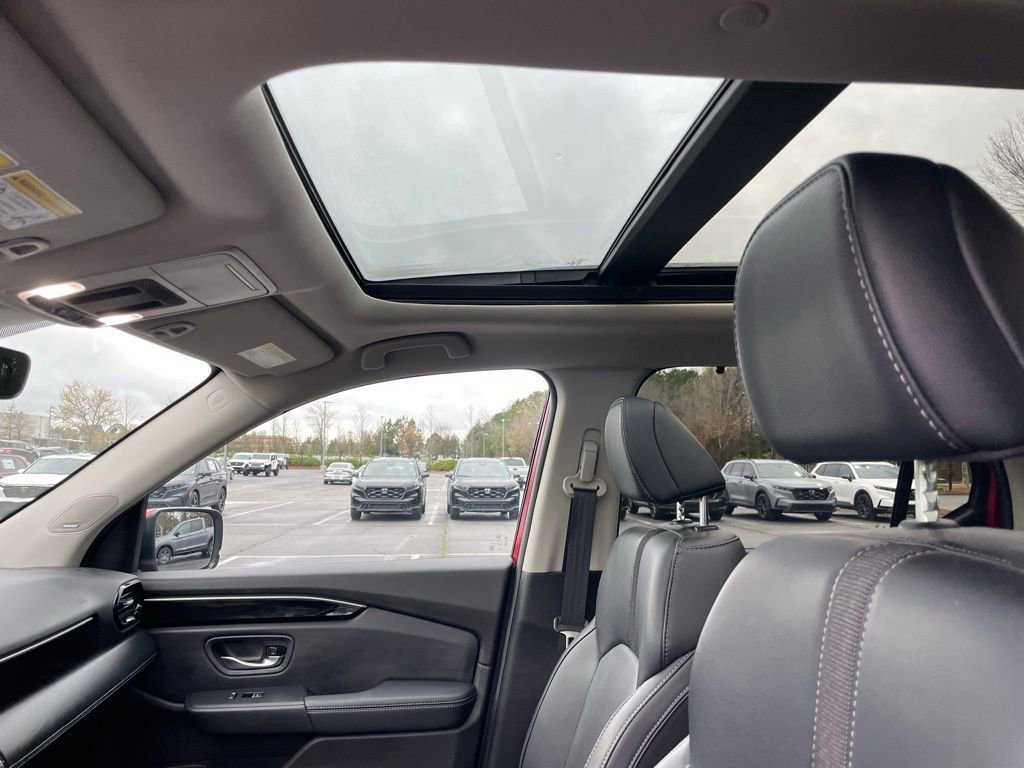 Certified 2025 Honda Pilot Touring image 29