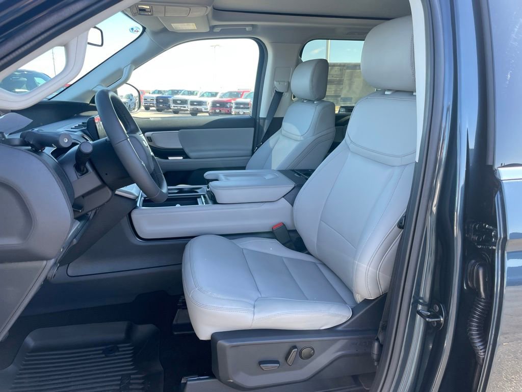 New 2026 Ford Expedition Active image 7