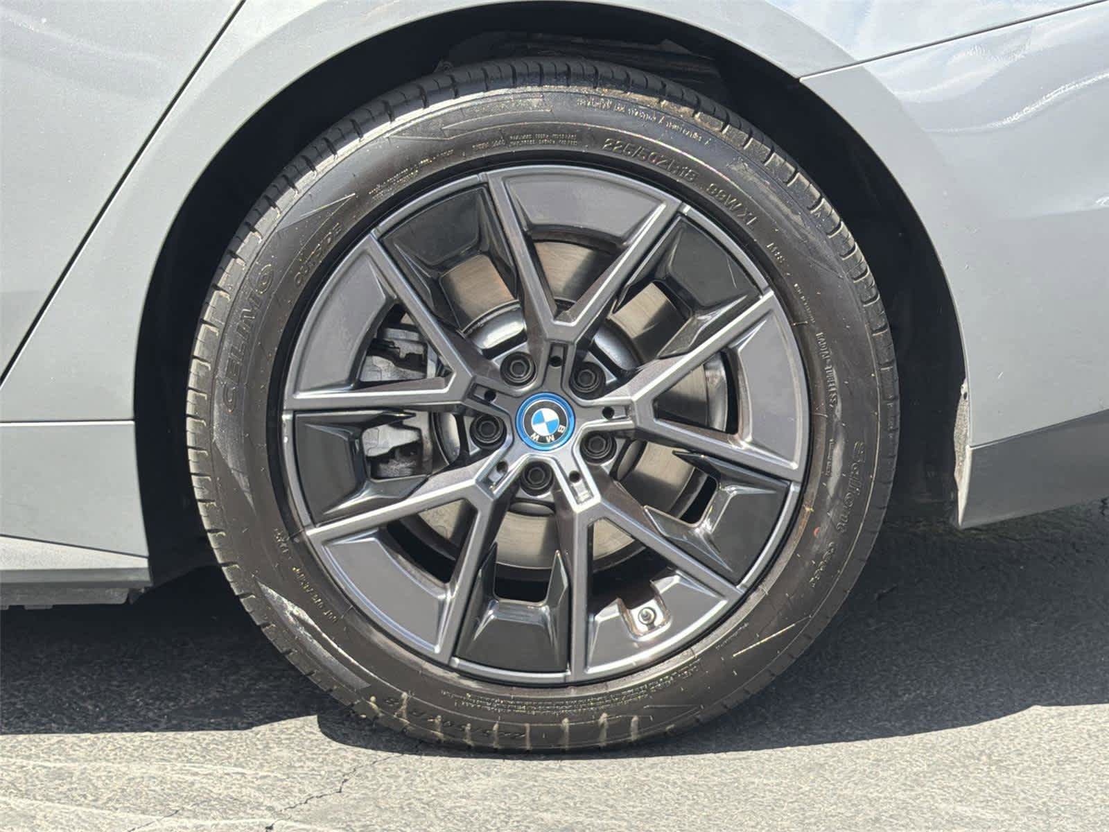 Used 2024 BMW i4 eDrive40 RWD image 9