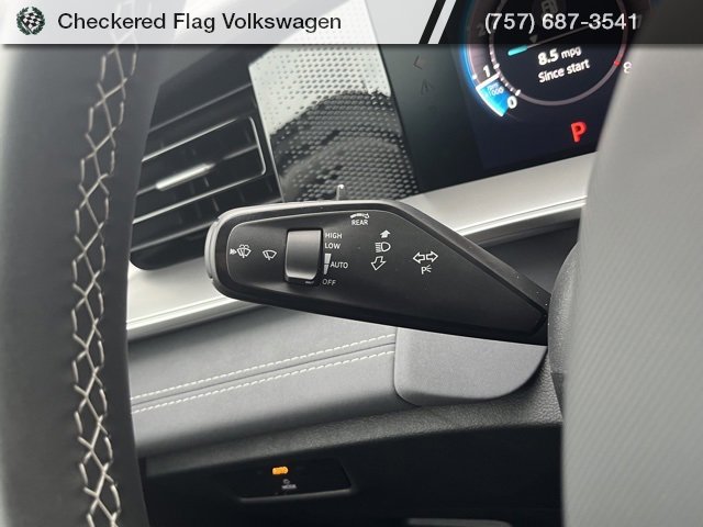 New 2025 Volkswagen Tiguan SE image 39