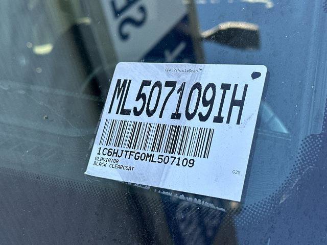 Used 2021 Jeep Gladiator Overland AWD/4WD image 2