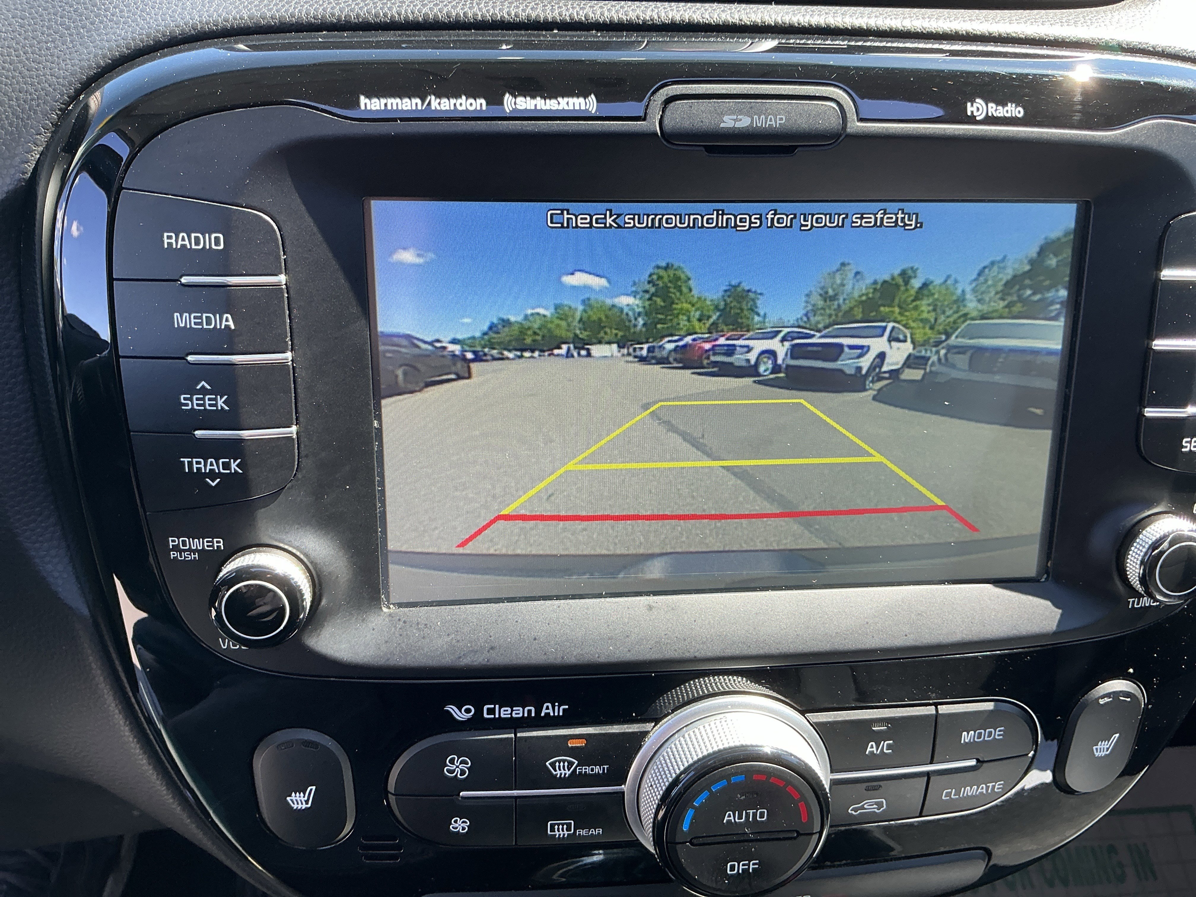 Used 2018 Kia Soul ! w/ Tech Package FWD image 13