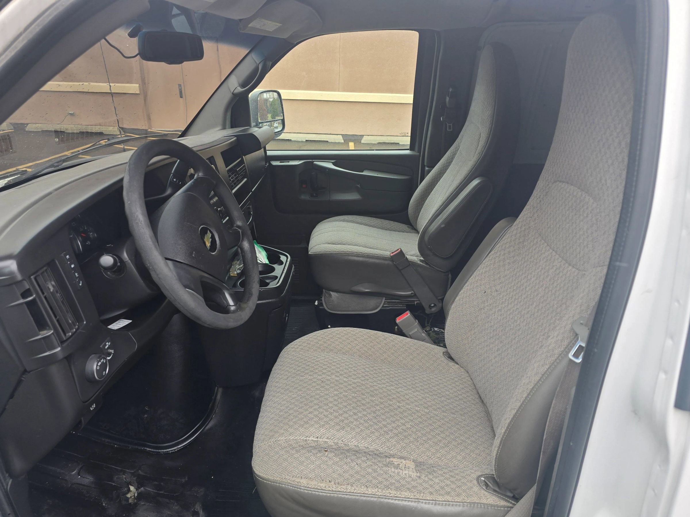 Used 2015 Chevrolet Express 2500 RWD image 14
