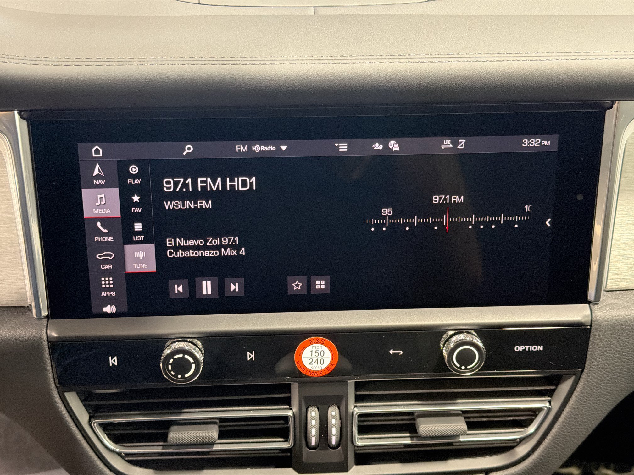 Certified 2026 Porsche Macan S AWD/4WD image 31