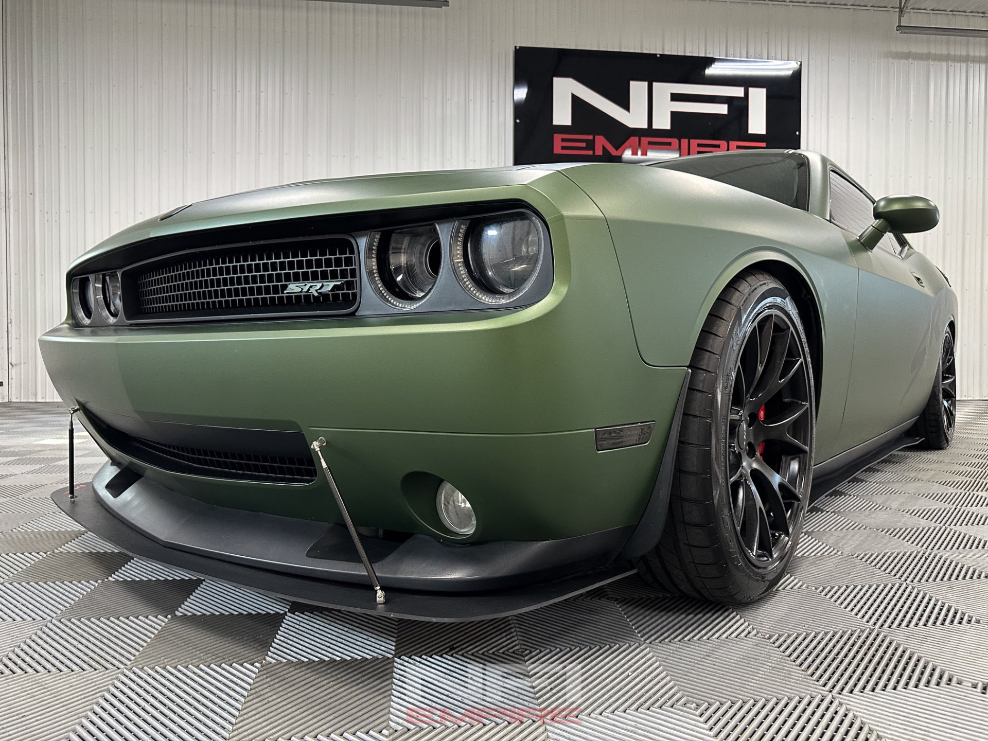 Used 2009 Dodge Challenger SRT8 w/ SRT Option Group II RWD image 13