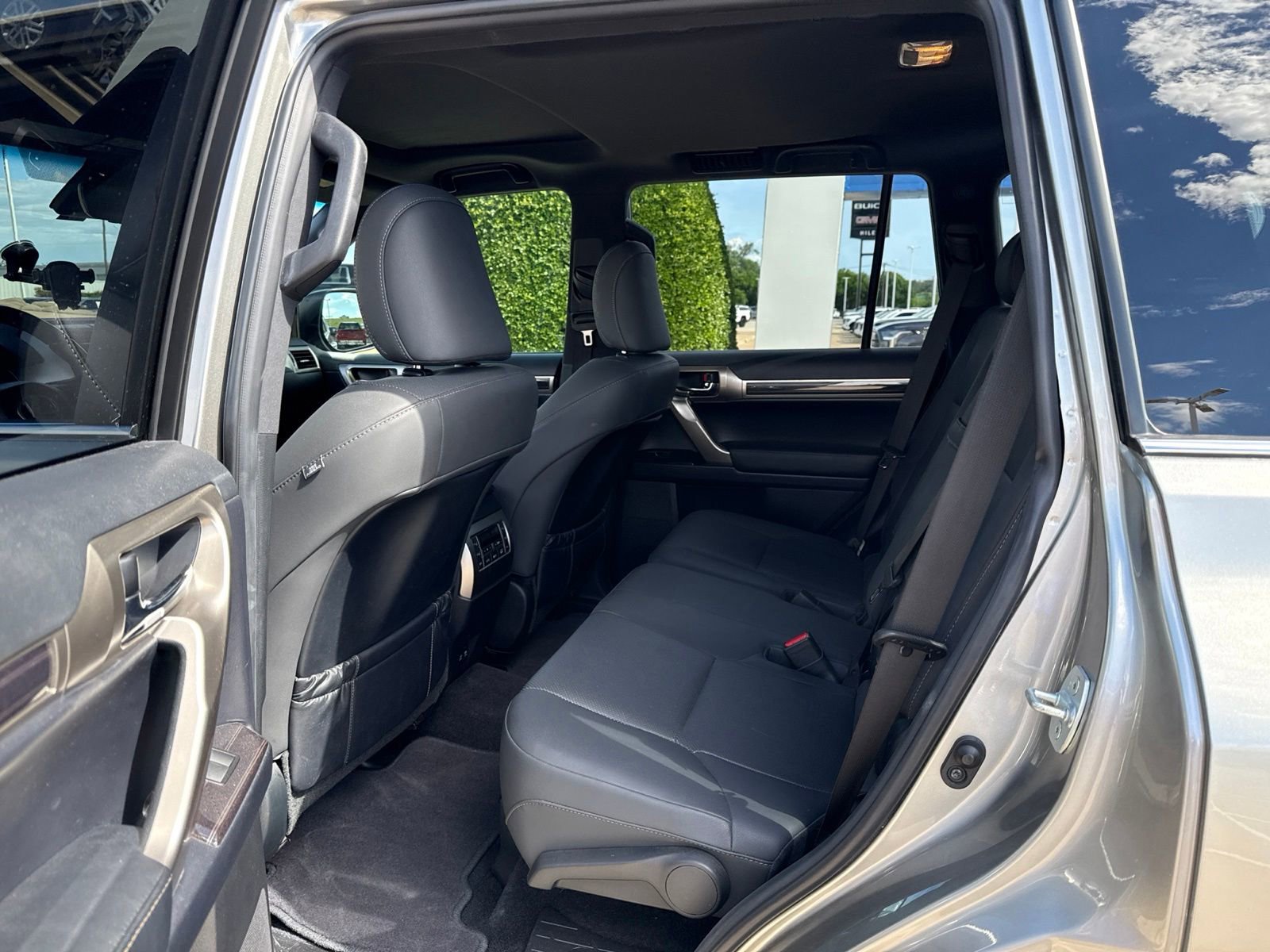 Used 2021 Lexus GX 460 Premium w/ Premium Package AWD/4WD image 10