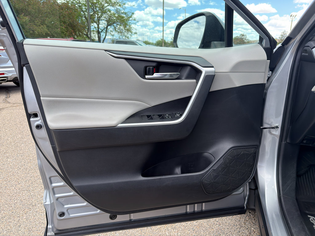 Used 2021 Toyota RAV4 XLE w/ Carpet Mat Package (TMS) AWD/4WD image 7