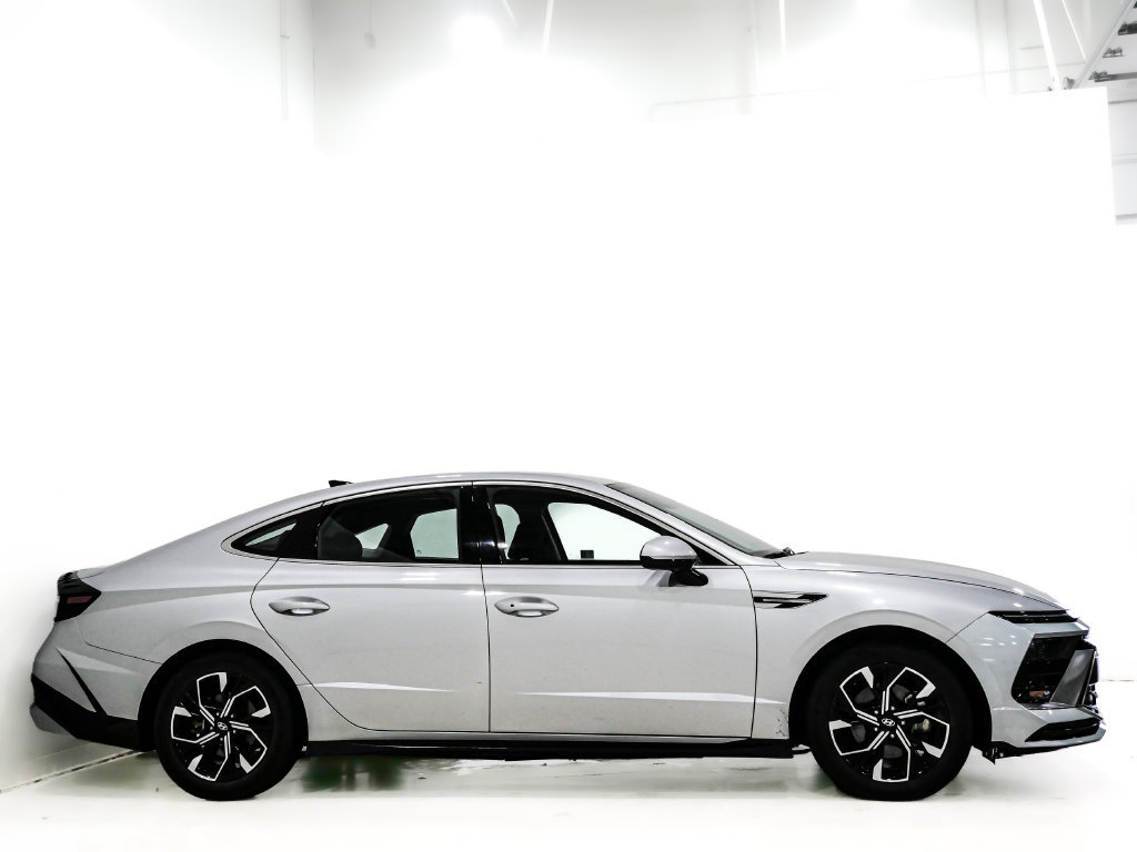 Used 2025 Hyundai Sonata SEL FWD image 4