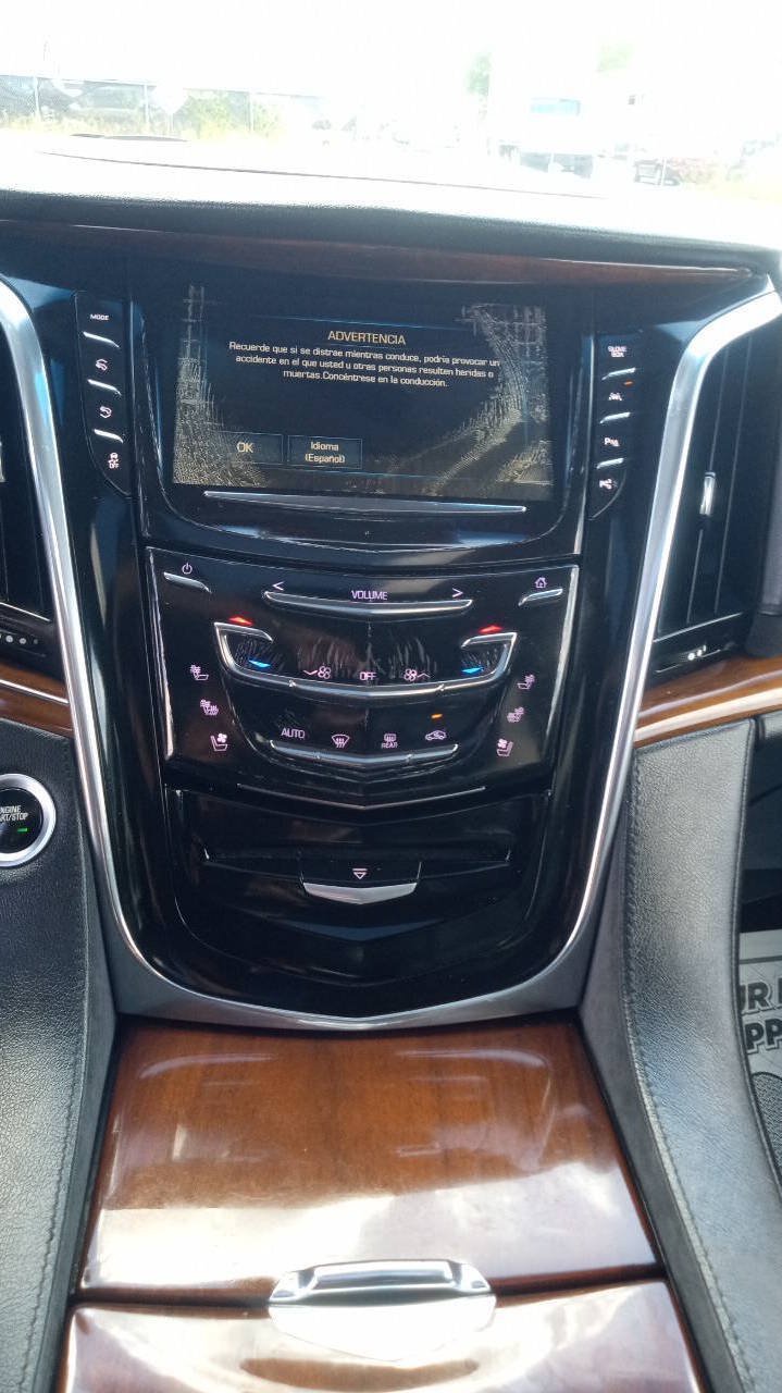 Used 2017 Cadillac Escalade ESV Luxury AWD/4WD image 17