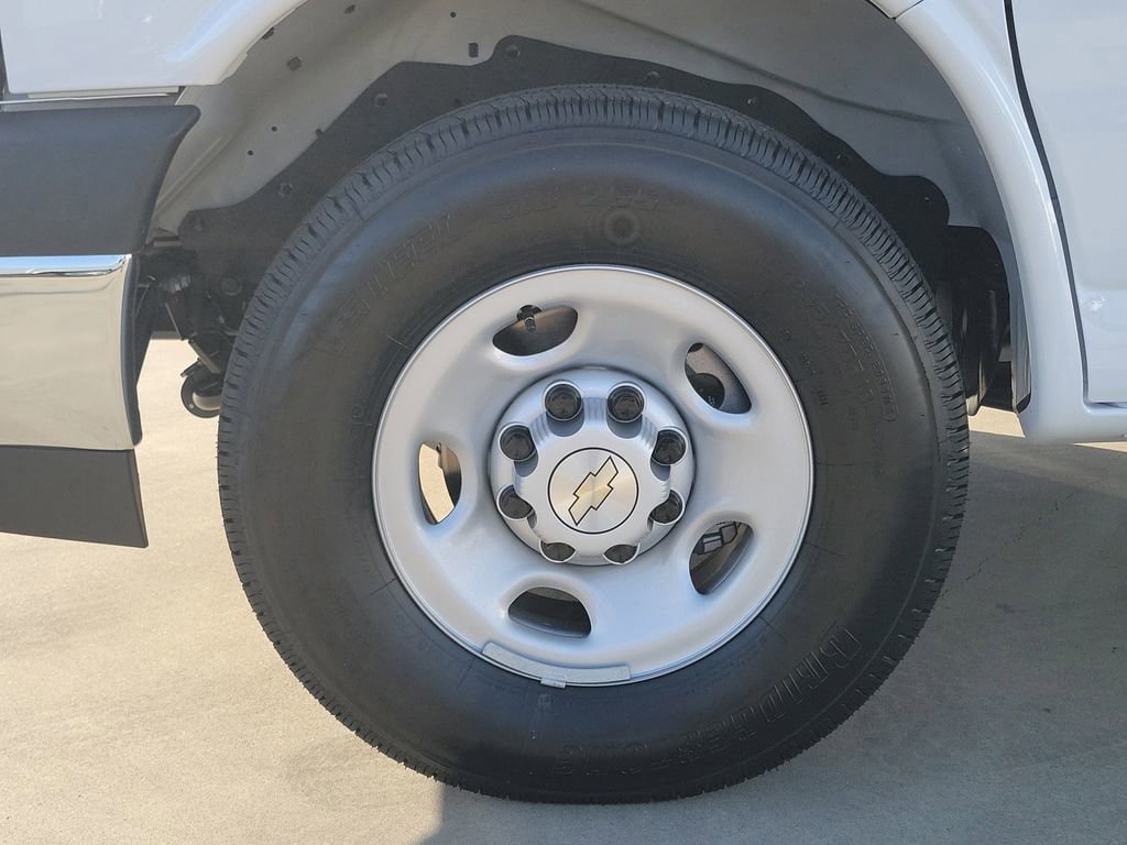 New 2026 Chevrolet Express 3500 Extended RWD image 19