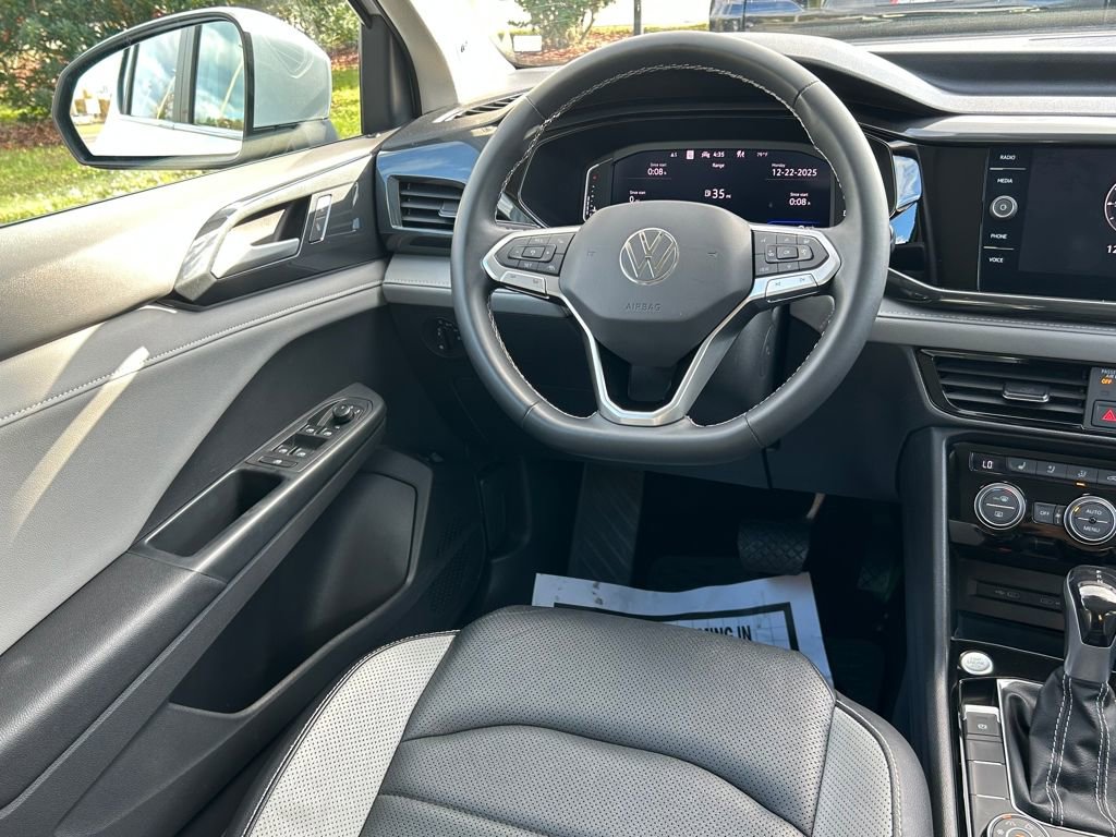 Used 2022 Volkswagen Taos SEL w/ Panoramic Sunroof Package image 9