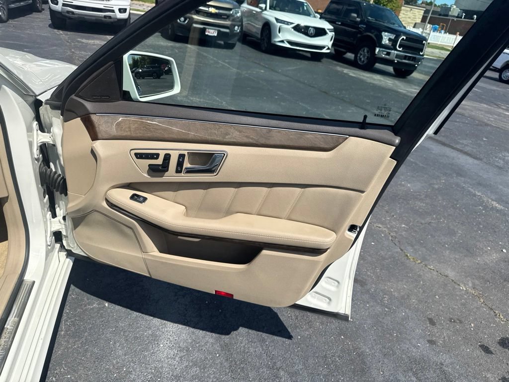 Used 2010 Mercedes-Benz E 350 Sedan image 33