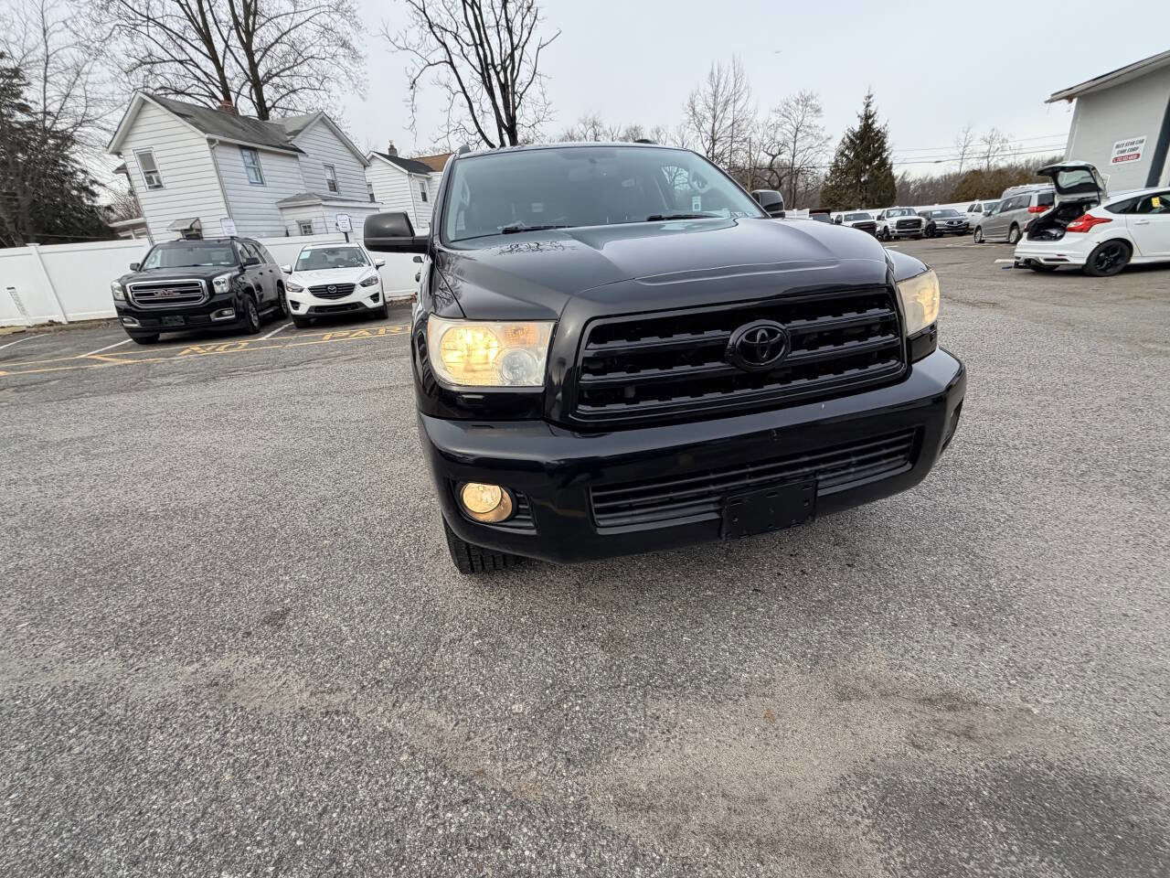 Used 2013 Toyota Sequoia SR5 w/ Premium Pkg image 4