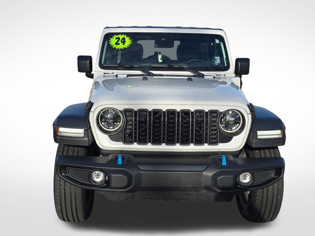 Used 2024 Jeep Wrangler Unlimited w/ LED Headlamp & Fog Lamp Group AWD/4WD image 10