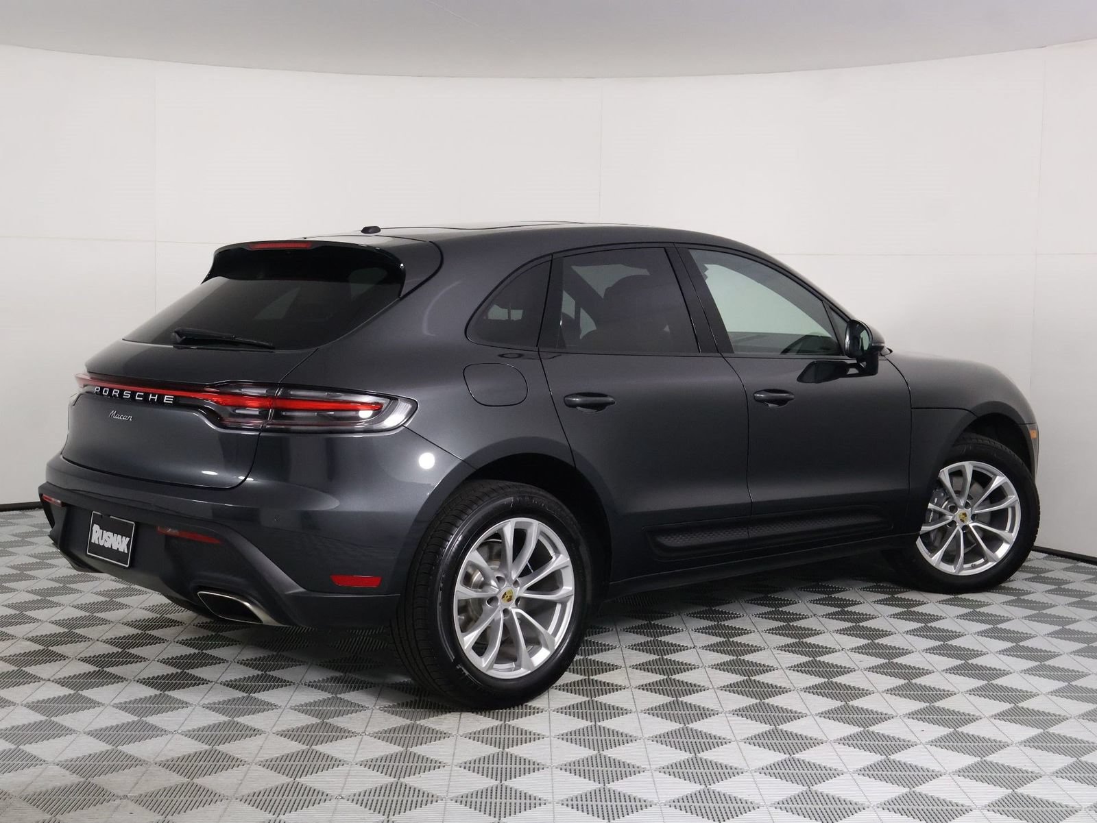 Certified 2026 Porsche Macan AWD/4WD image 7
