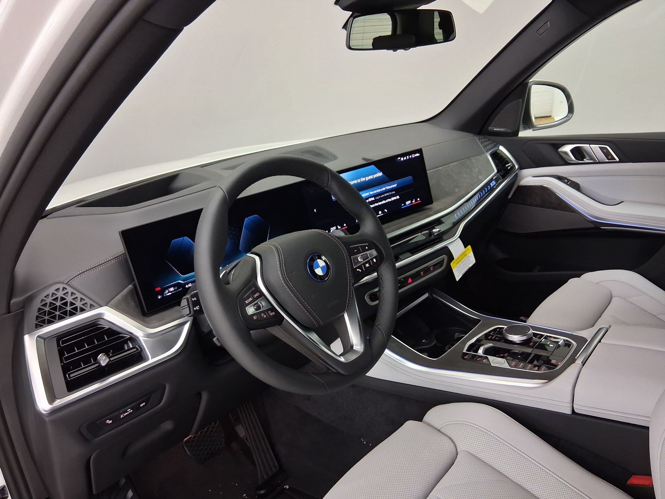 New 2026 BMW X5 xDrive50e AWD/4WD image 2