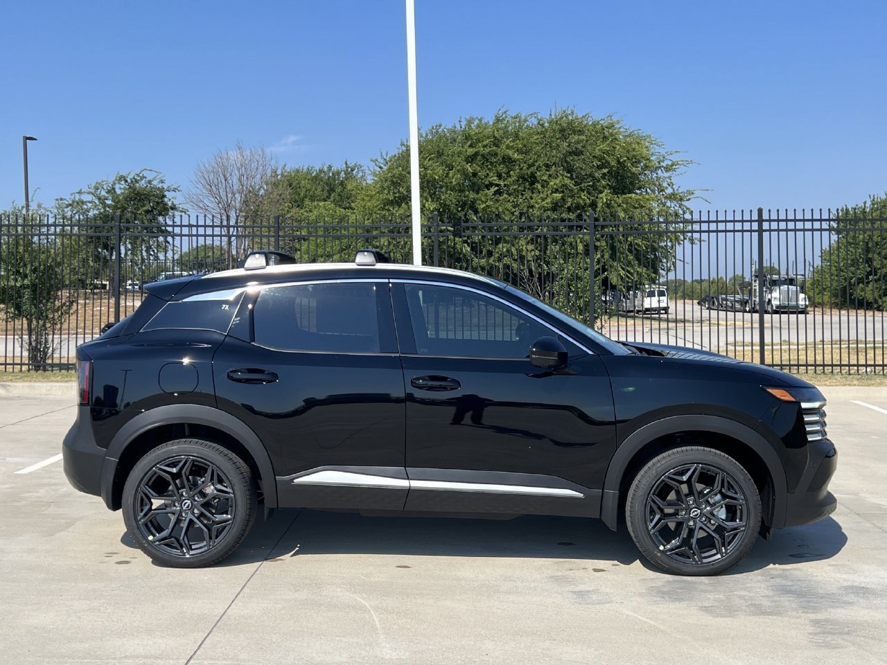 New 2027 Nissan Kicks SR AWD/4WD image 3