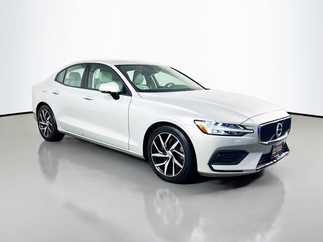 Used 2020 Volvo S60 T6 Momentum image 2