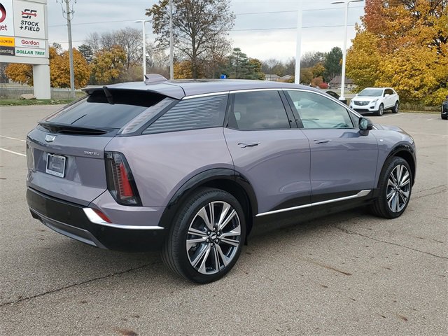 Certified 2025 Cadillac Optiq Luxury 2 w/ LPO, Floor Liner Package image 3