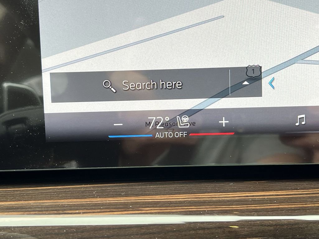 Used 2026 BMW X7 xDrive40i w/ Premium Package image 19