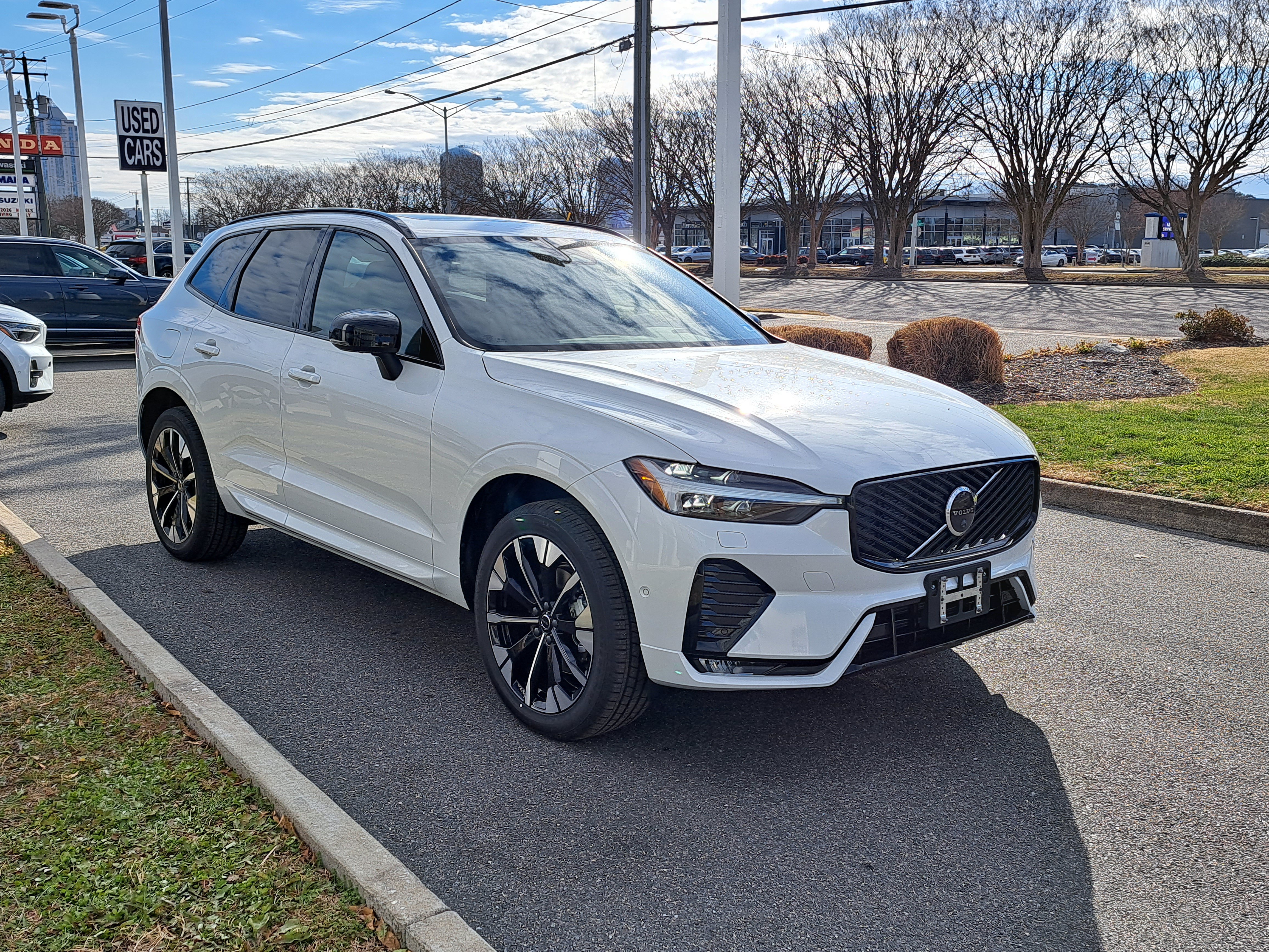 New 2026 Volvo XC60 B5 Plus w/ Protection Package Premier AWD/4WD image 2