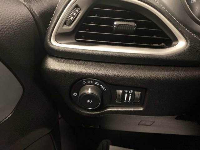 Used 2021 Chrysler Pacifica Touring image 20