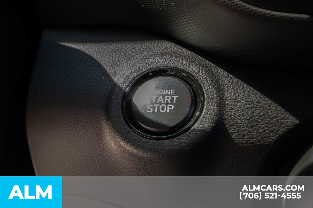 Used 2025 Hyundai Venue SEL FWD image 22