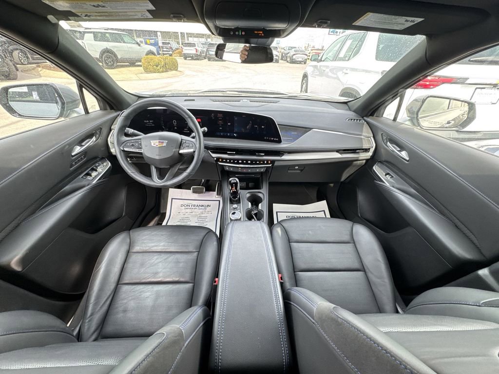 Used 2024 Cadillac XT4 Sport image 13