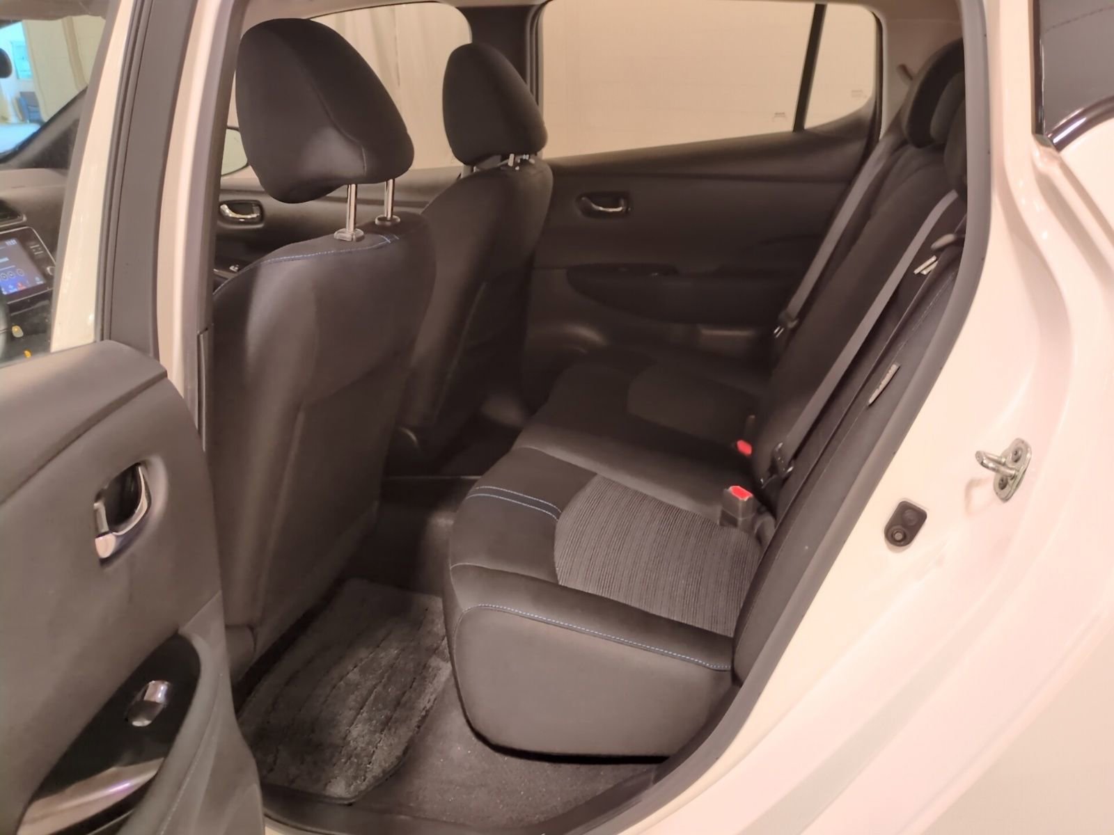 Used 2022 Nissan Leaf SV image 14