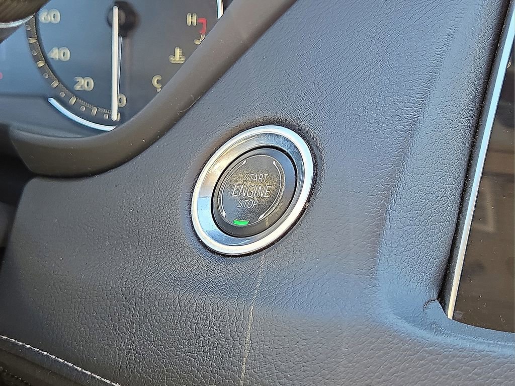 Used 2023 Cadillac XT4 Premium Luxury image 32