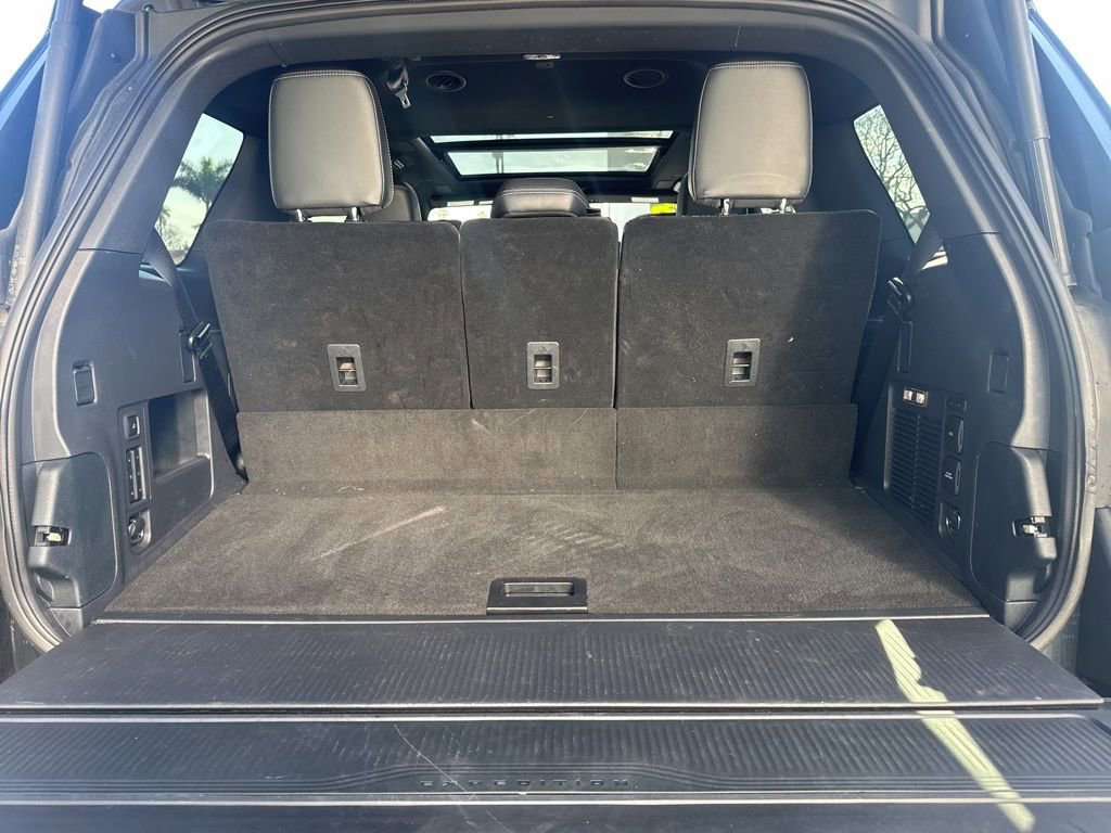 Used 2025 Ford Expedition Platinum w/ Stealth Performance Package AWD/4WD image 8