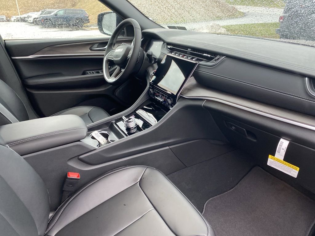 New 2025 Jeep Grand Cherokee L Limited w/ Black Appearance Package image 10