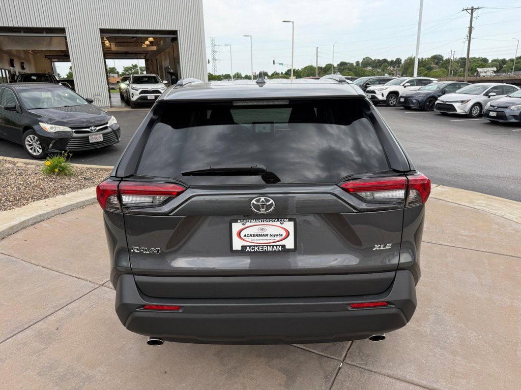 Used 2025 Toyota RAV4 XLE w/ Convenience Package FWD image 9