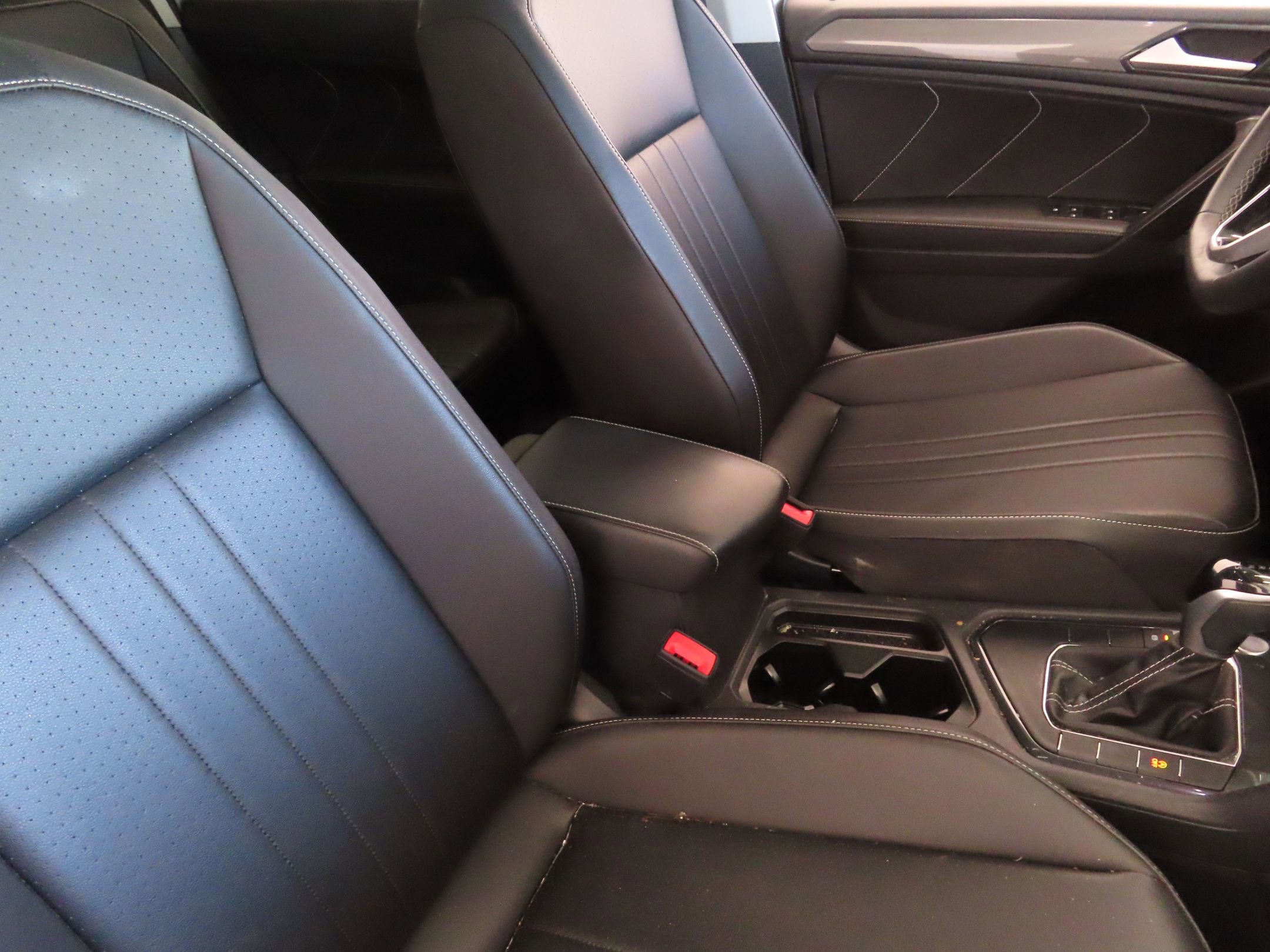 Used 2022 Volkswagen Tiguan SE image 27